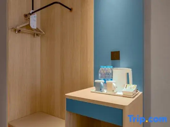 Home Inn (Zoucheng Pingyang West Road Xiangyun Square Branch)