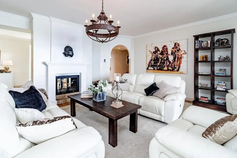 Lap- 3 bed Apartment on the Beach. Families Only