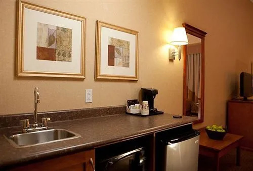 Days Inn And Suites Edmonton Airport