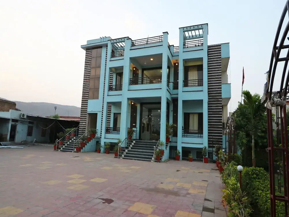 OYO 6187 Kanwal Resort
