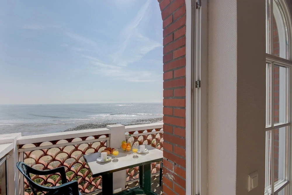 Spacious Loire Coastal Stay for 5