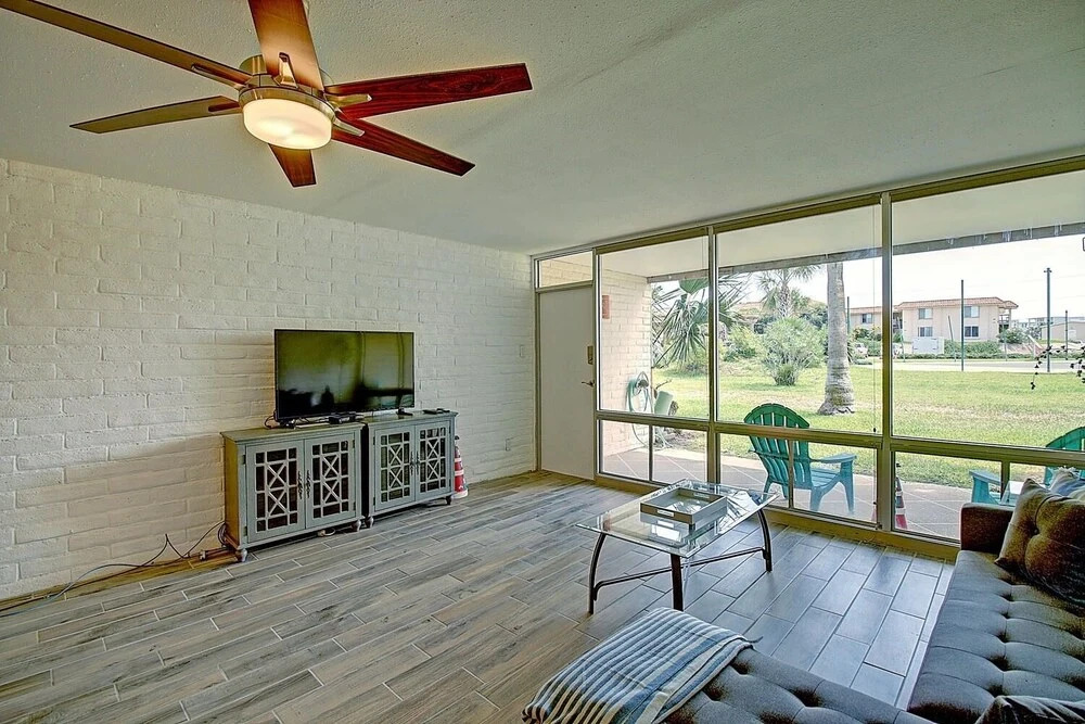 Salty Days Getaway 1 Bedroom Condo by Redawning