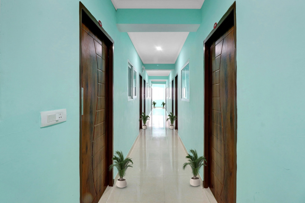 Super Collection O The Kailash Hotel