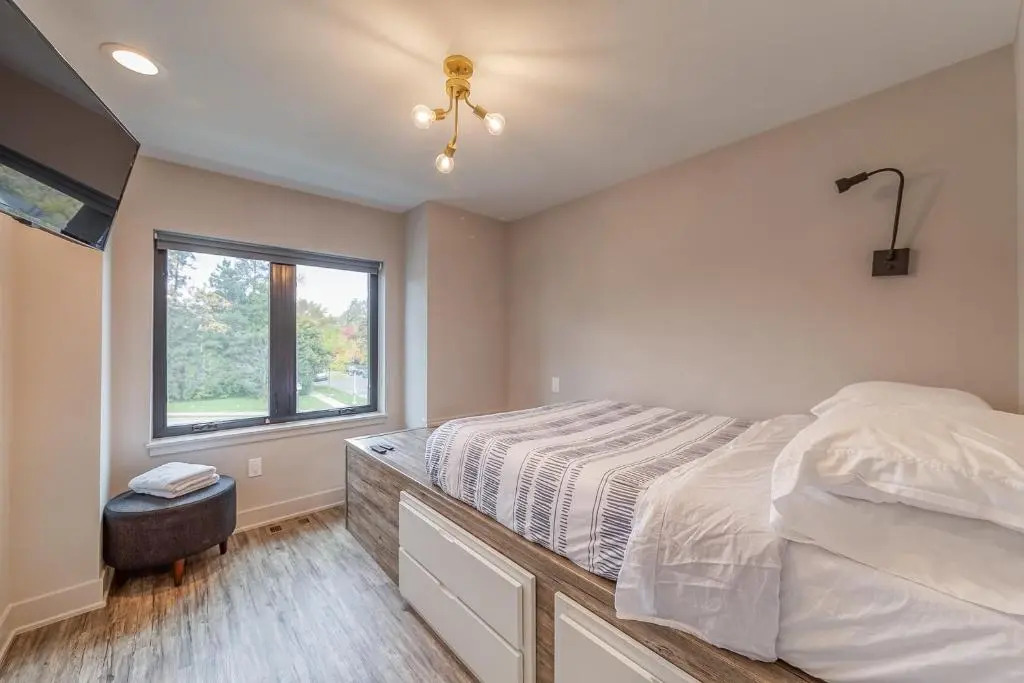 New Private Suite in Tech-enabled townhome