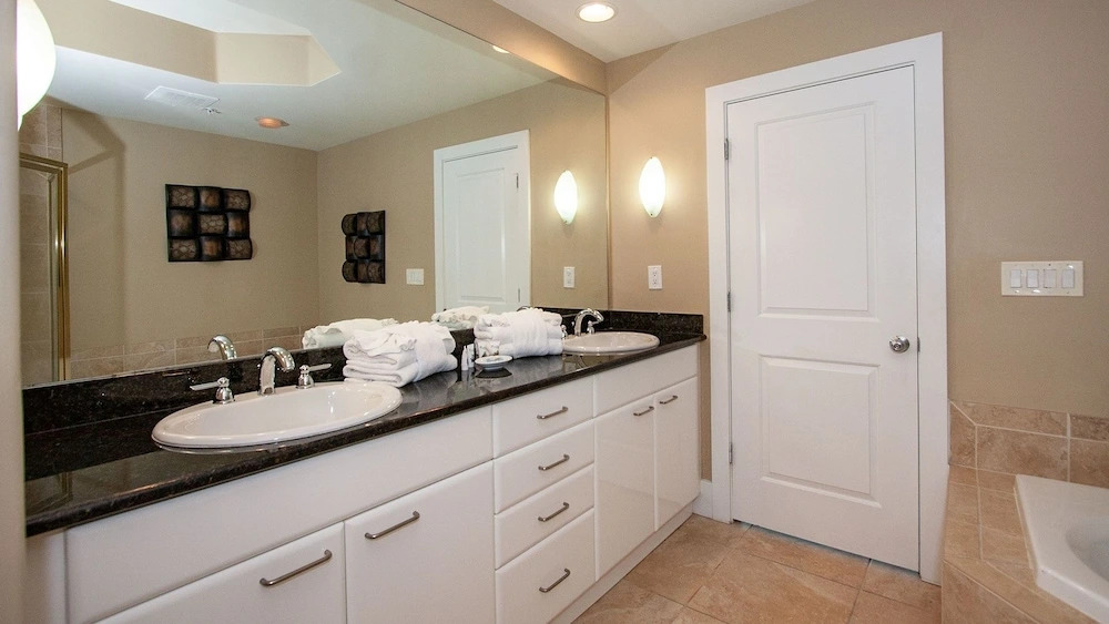 Crc1016 2 Bedroom Condo