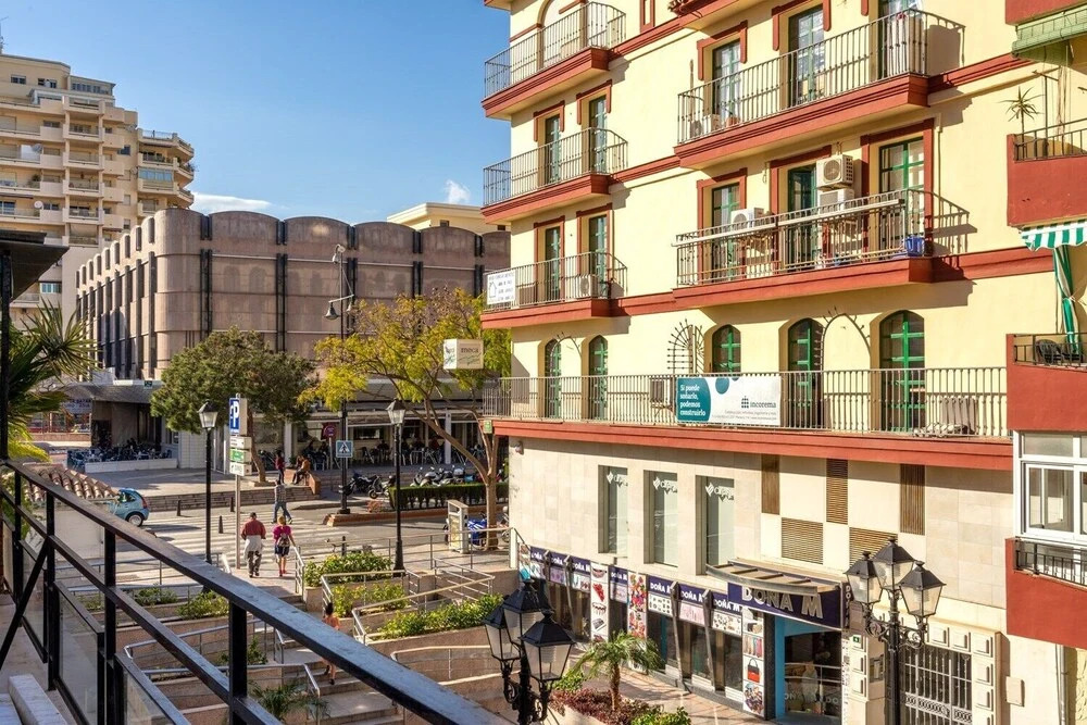 Stunning 3BR Terrace Apartment Best location Ref 124