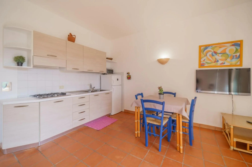 Baia Blu 2 in a small complex of colourful houses that directly overlooks the beach of Forno.-BAIA BLU N°2