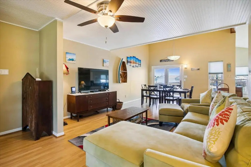 Canal Breeze by Ryson Vacation Rentals