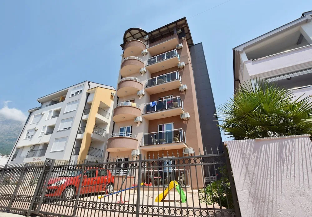 Apartment Tomba
