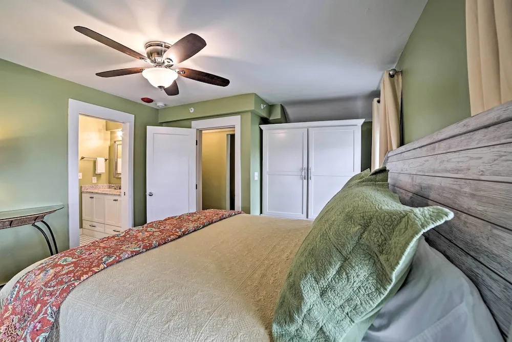 Walk to Branson Landing! Dtwn Home w/ Pool Access