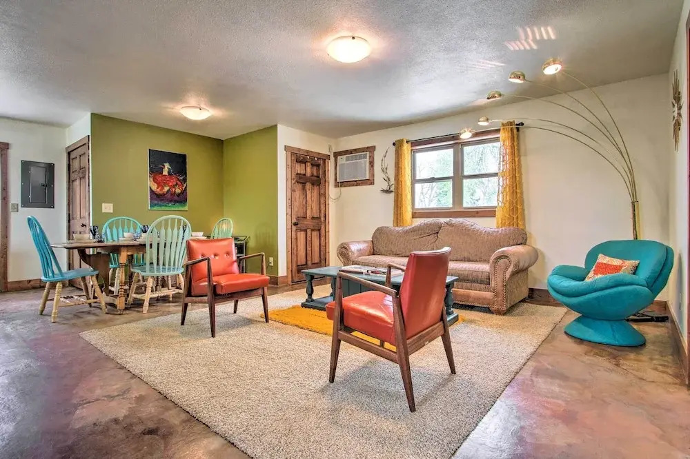 Chic Retro Retreat in Choteau: Walk to Dtwn!