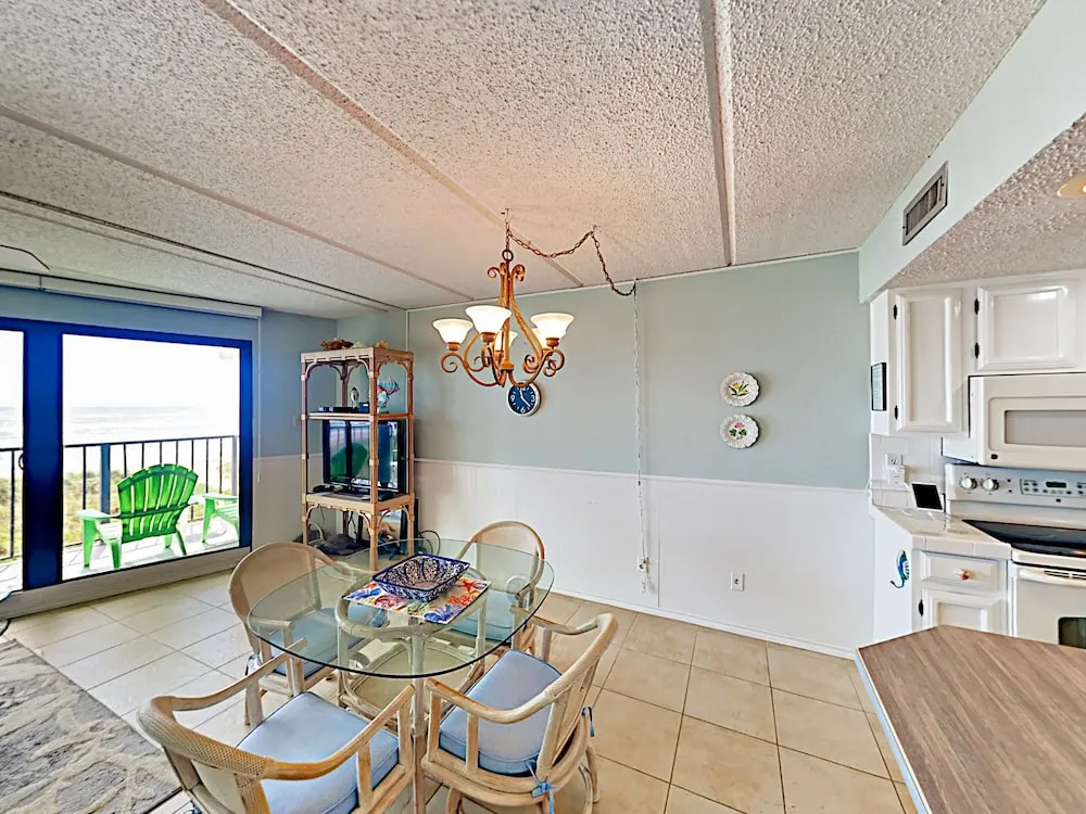 5570 Gulf Blvd Condo Unit 203 - 2 Br condo by RedAwning