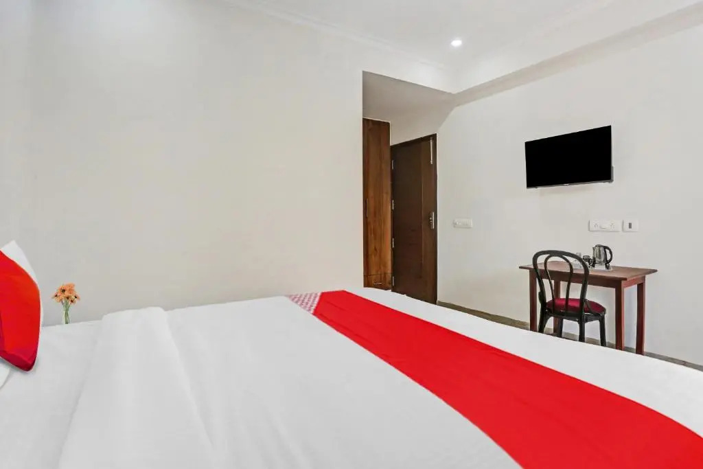 Flagship Unicorn Rooms Near Omaxe Celebration Mall