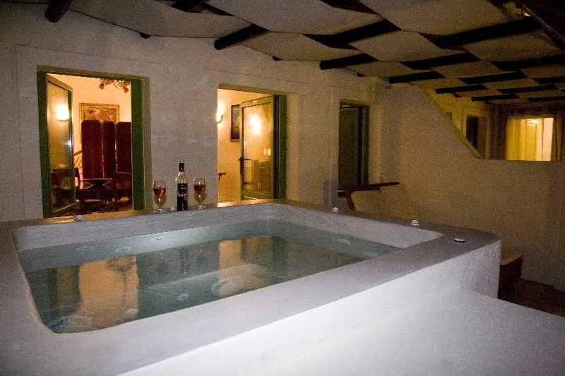 Adamis Majesty Suites