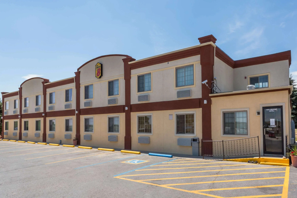 Super 8 by Wyndham Douglas