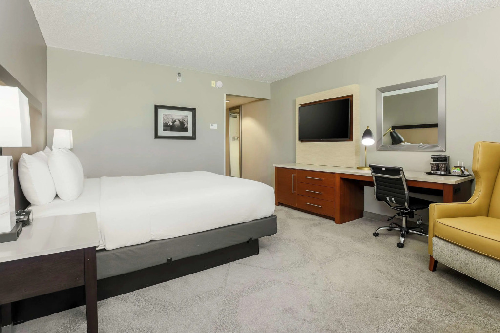 DoubleTree by Hilton Austin-University Area
