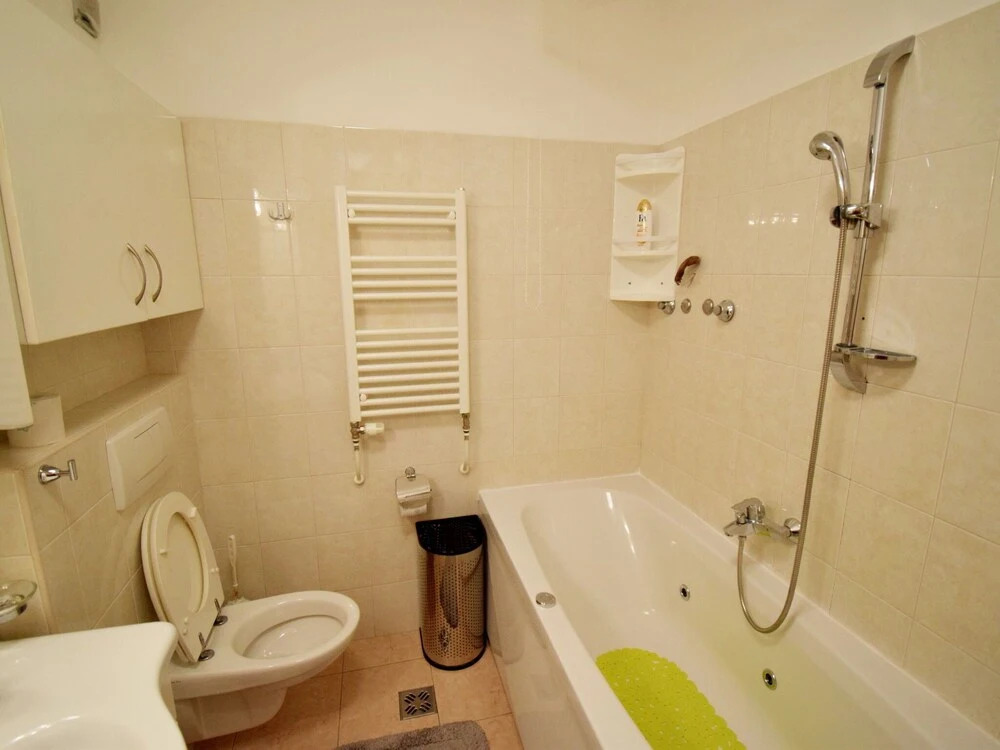 Spacious Apartment in Zadar With Balcony