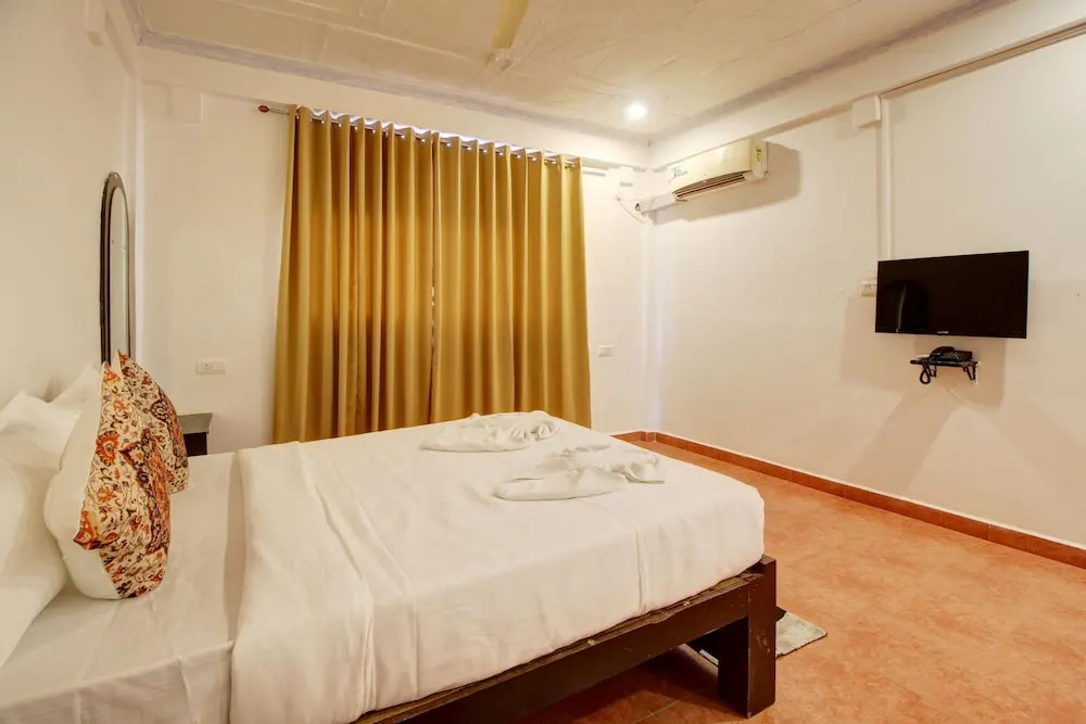Hotel Pleasure Inn near Turtle Beach- Morjim