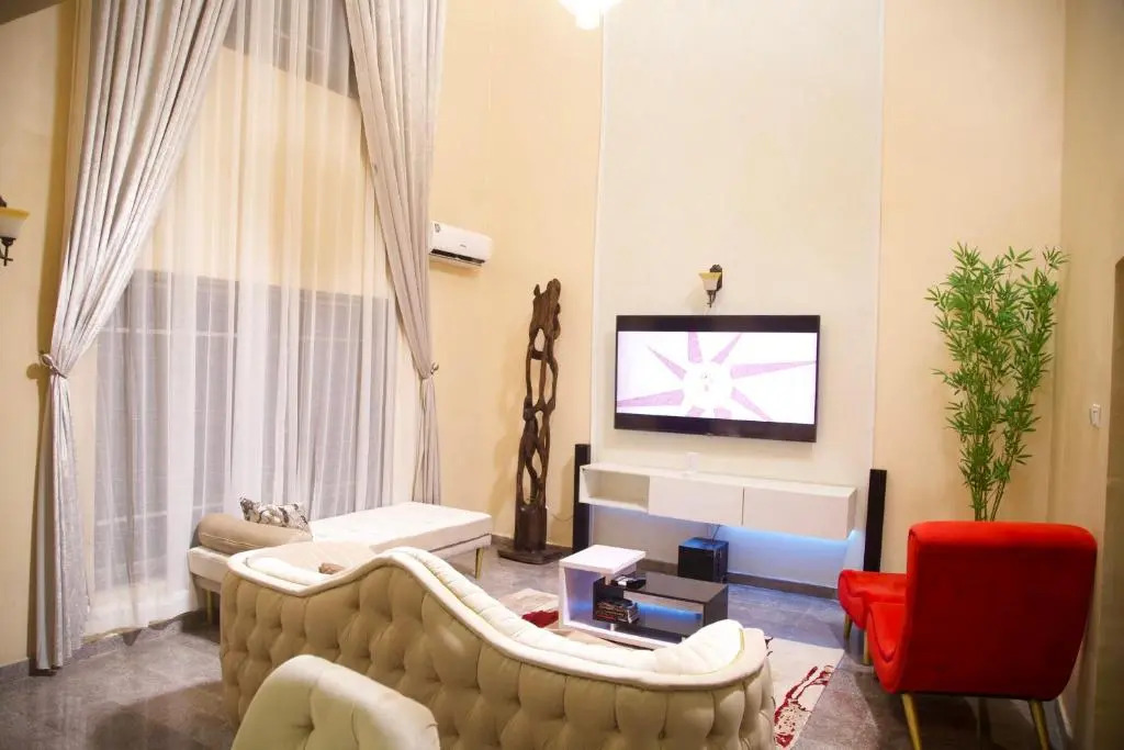 Luxurious 4 bedroom terrace