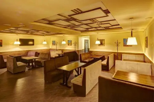 Three Crowns Hotel