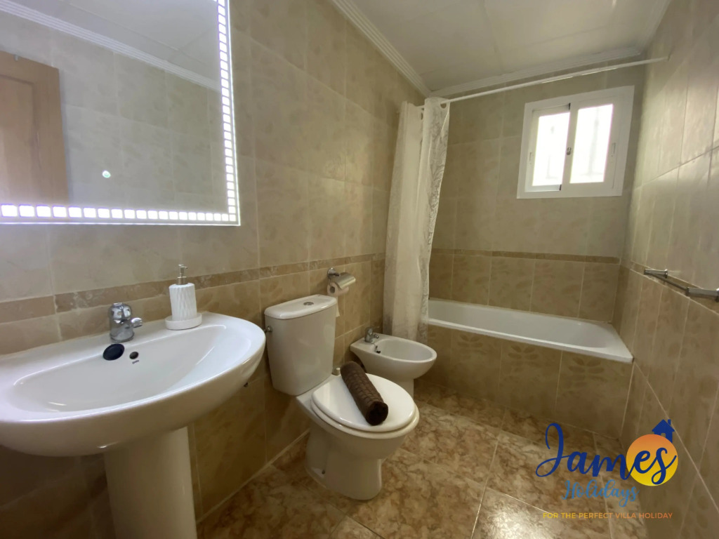 La Cinuelica R3 1st flr apt, roof terrace, pool L129