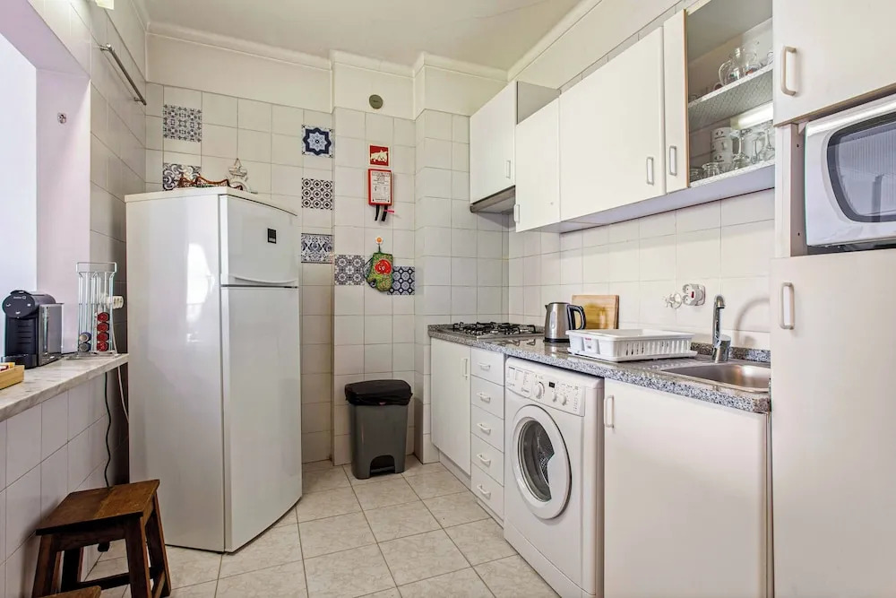 Near Beach - Family - Sleeps 4 - Wifi - Parking