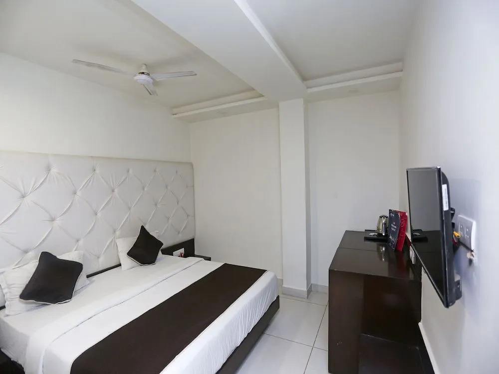 OYO 18422 Central Grand
