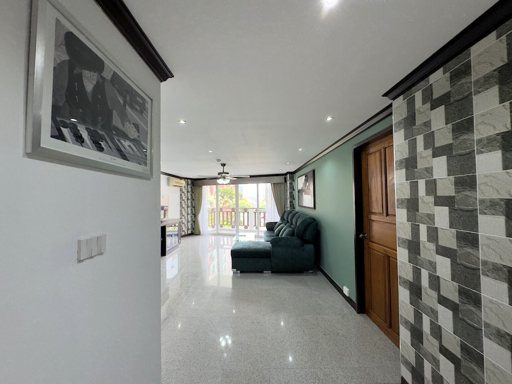 Spacious 2BR Condo - 3 Balconies & Green Views