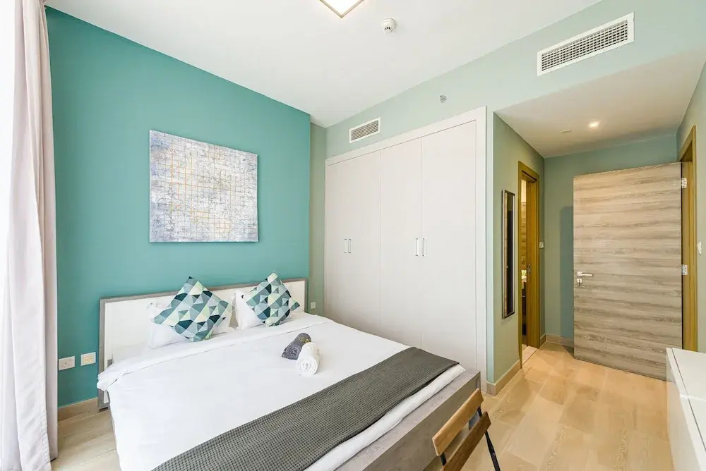 Marco Polo - Park and Skyline Views From this Cozy Apt in JVC