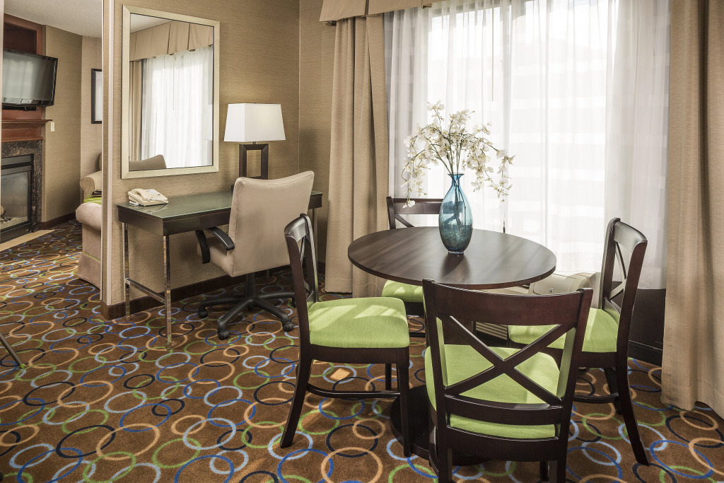 Holiday Inn Express Hotel & Suites Manchester - Airport by IHG