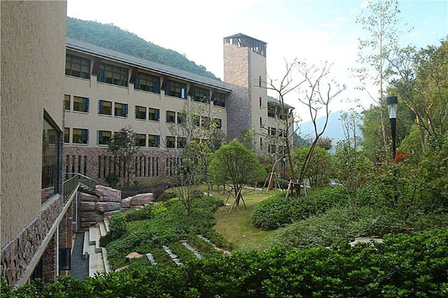 Mont Aqua Resort