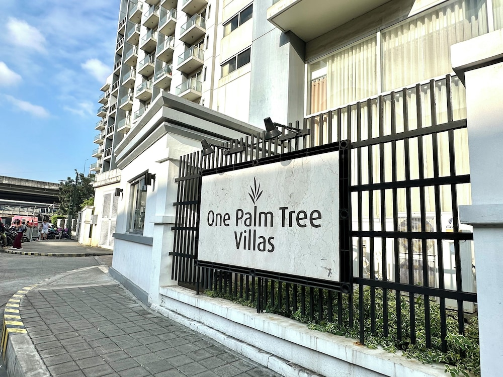 Golden Palm at One Palm Tree Villas