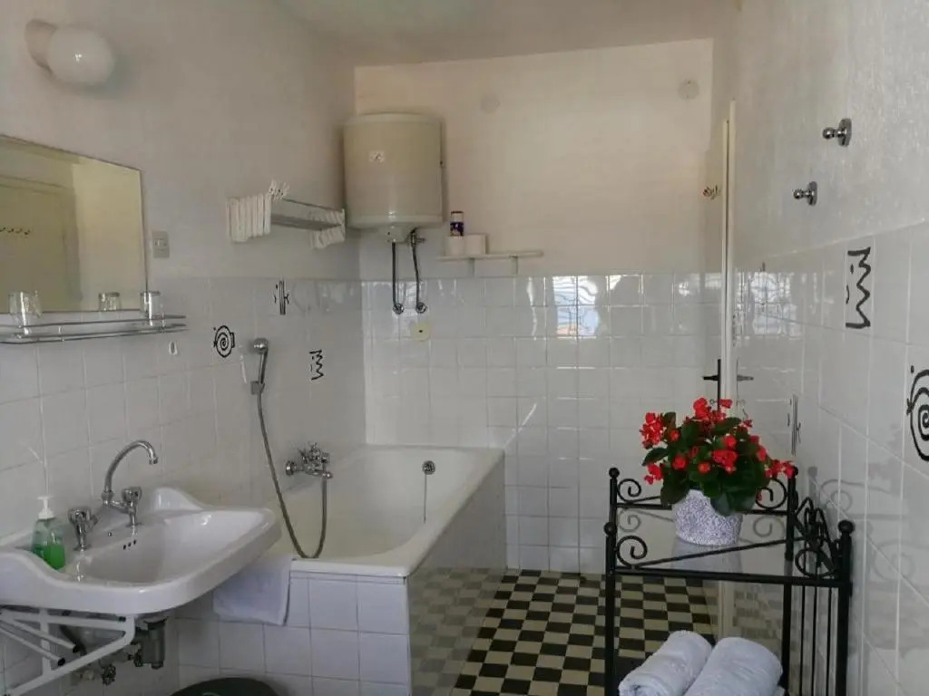 Rooms Liva - 60m from the sea
