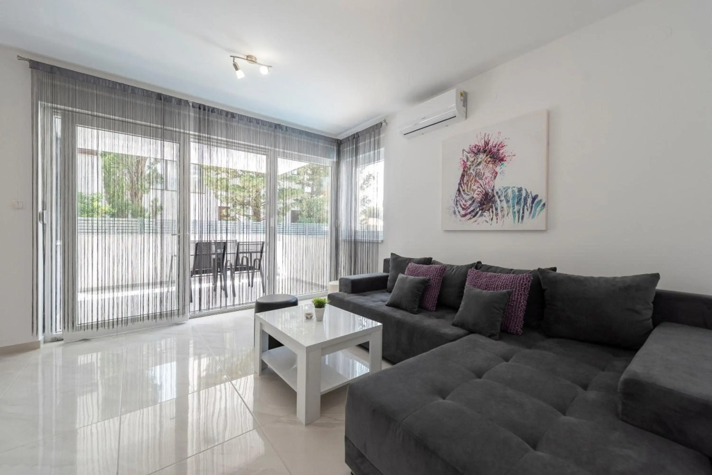 Villa Star 2 a centrally located ap. with a pool