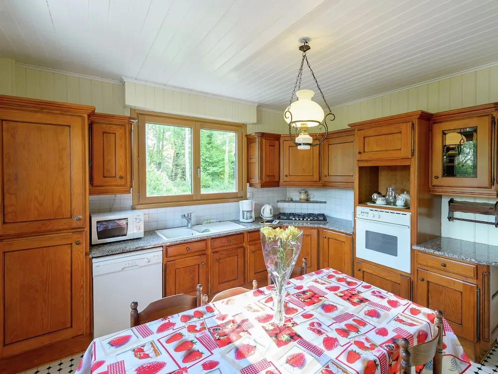 Beautiful villa with swimming pool, a large garden located in a beautiful green area