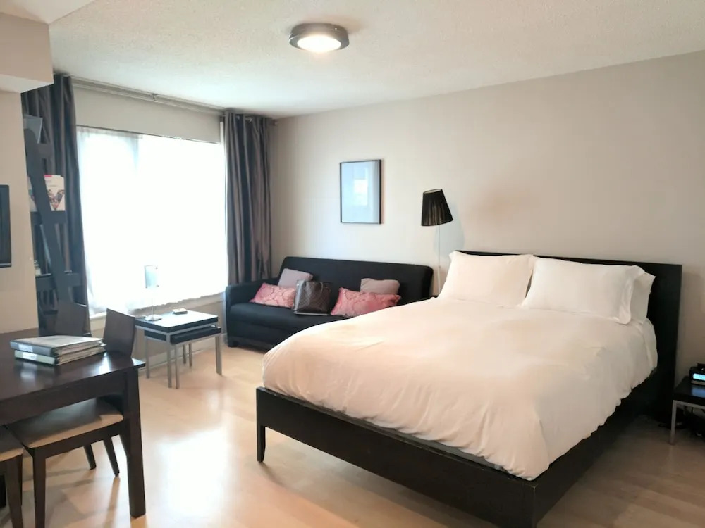 Hotel Suites near Eaton Centre