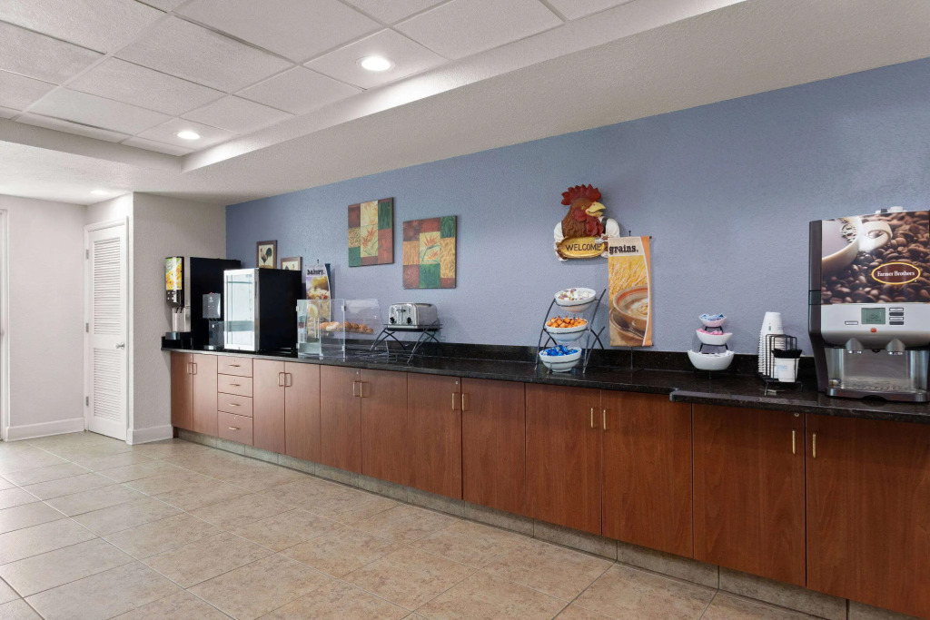 Microtel Inn and Suites - Zephyrhills