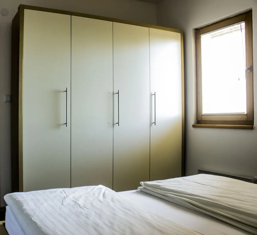 Apartments and rooms Max-Well