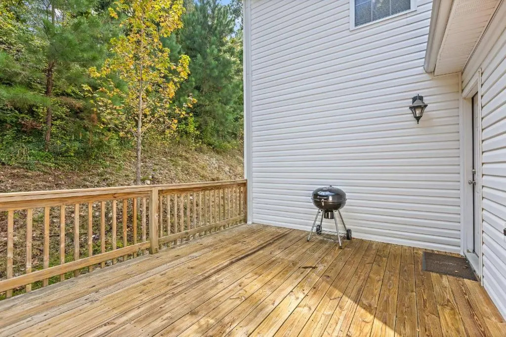 The Elmwood Farmhouse- 10 Mins to Downtown Chattanooga