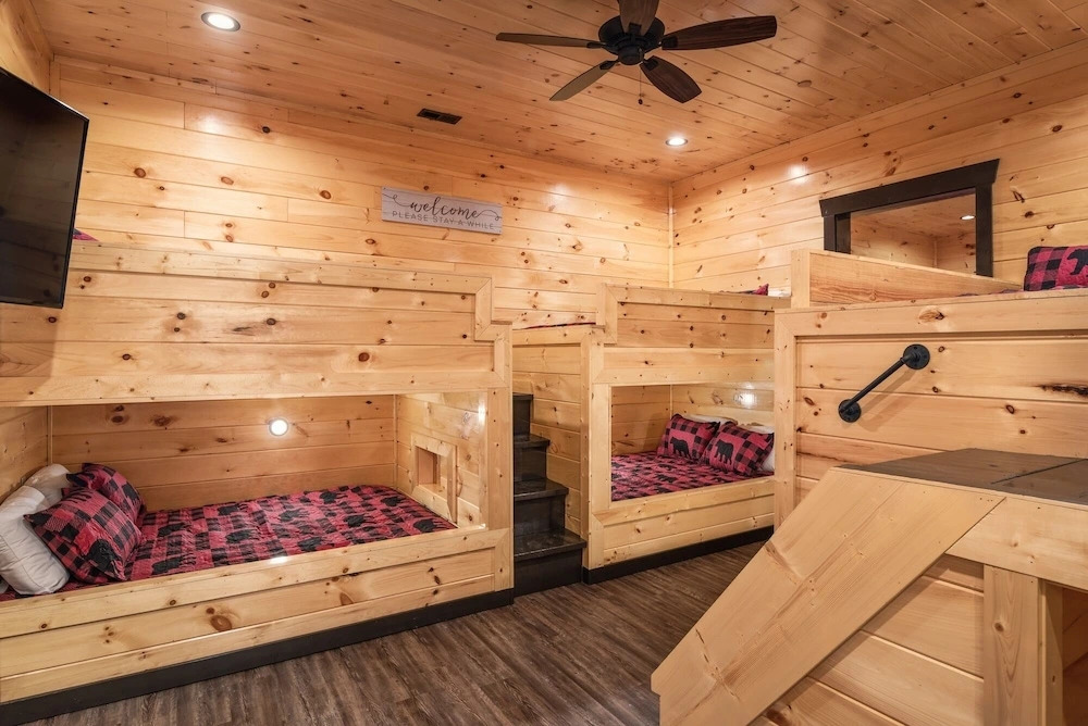 Greystone Pointe Lodge 15 Bedroom Residence by Redawning