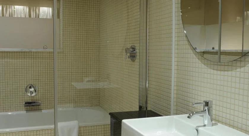 Hotel-E