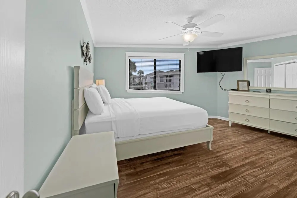 Crystal Village II, Unit 19B