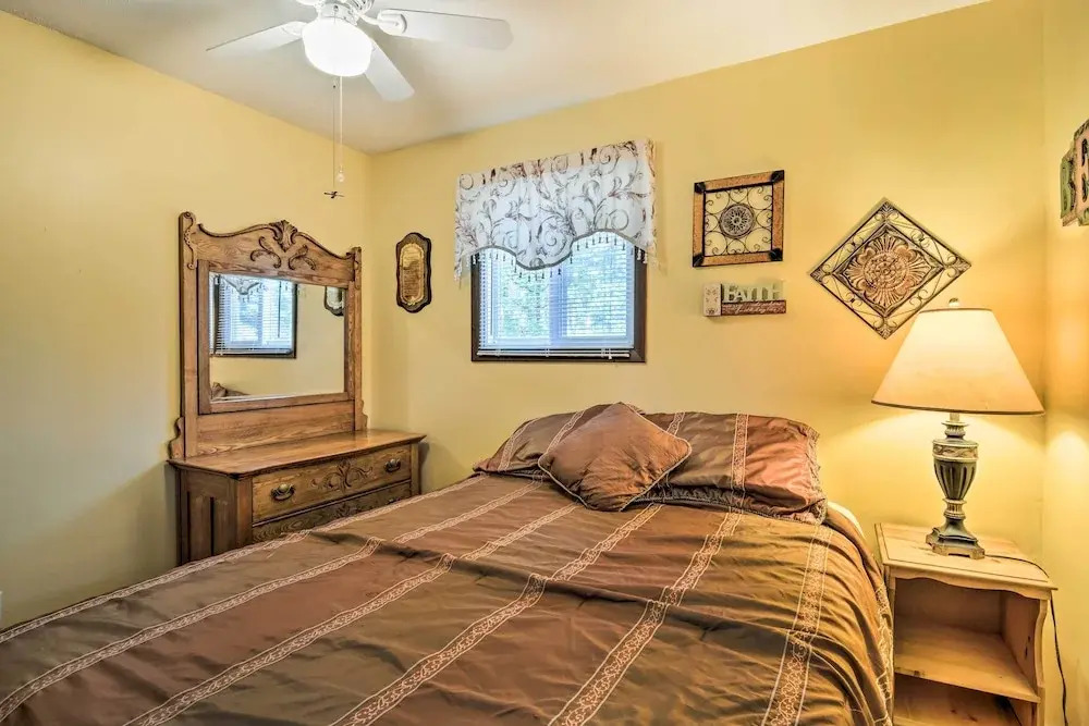 Higgins Lake Getaway w/ Fire Pit, Walk to Beach!