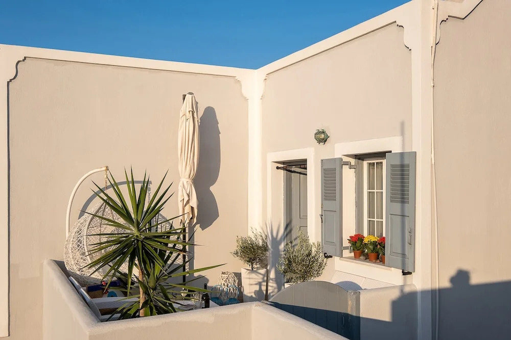 Paradise, Traditional Cycladic House