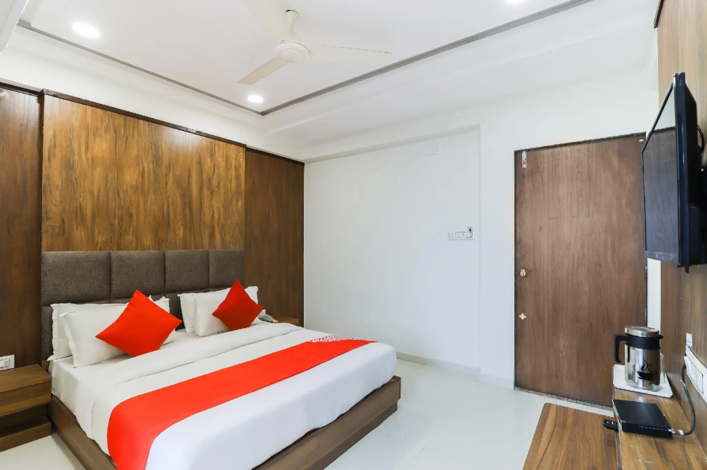 OYO 48388 Hotel Maan Palace