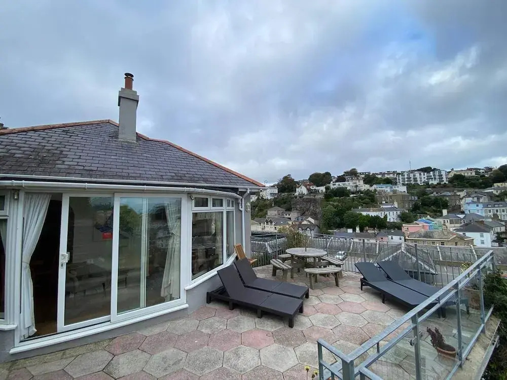 4 Bed House-sleeps 8-pets-parking-marinaseaview
