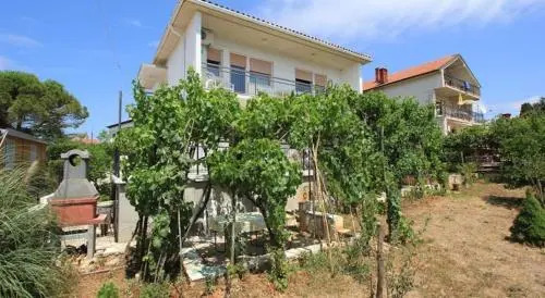 House Paulina 1214