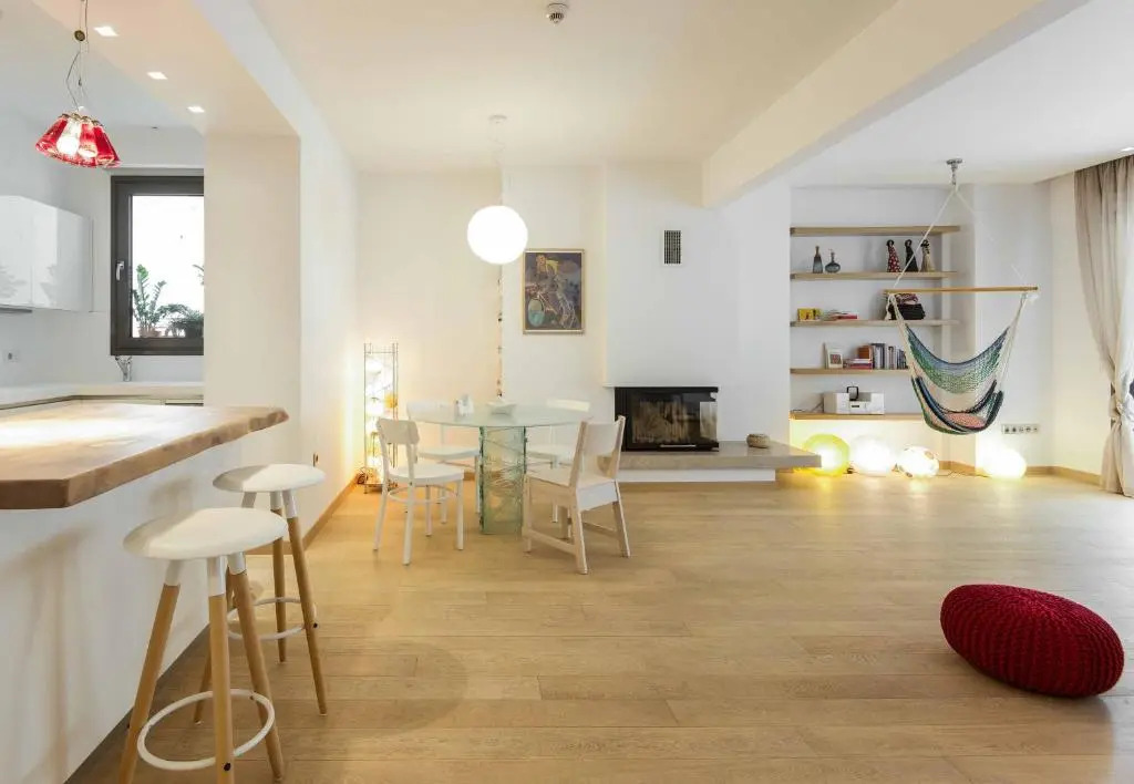 Brand new stylish 3 bdrm apartment with terrace