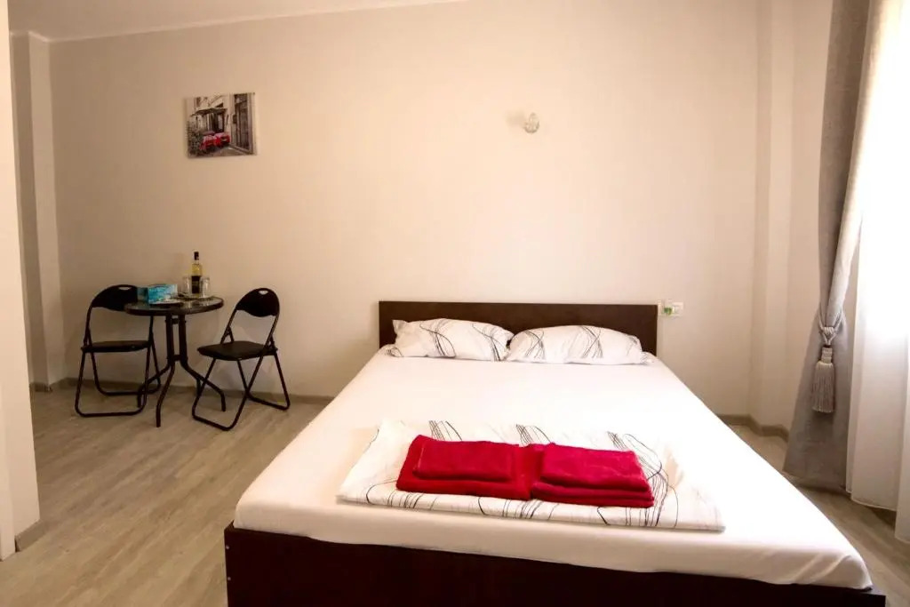 3 bedrooms house at Constanta 500 m away from the beach with enclosed garden and wifi