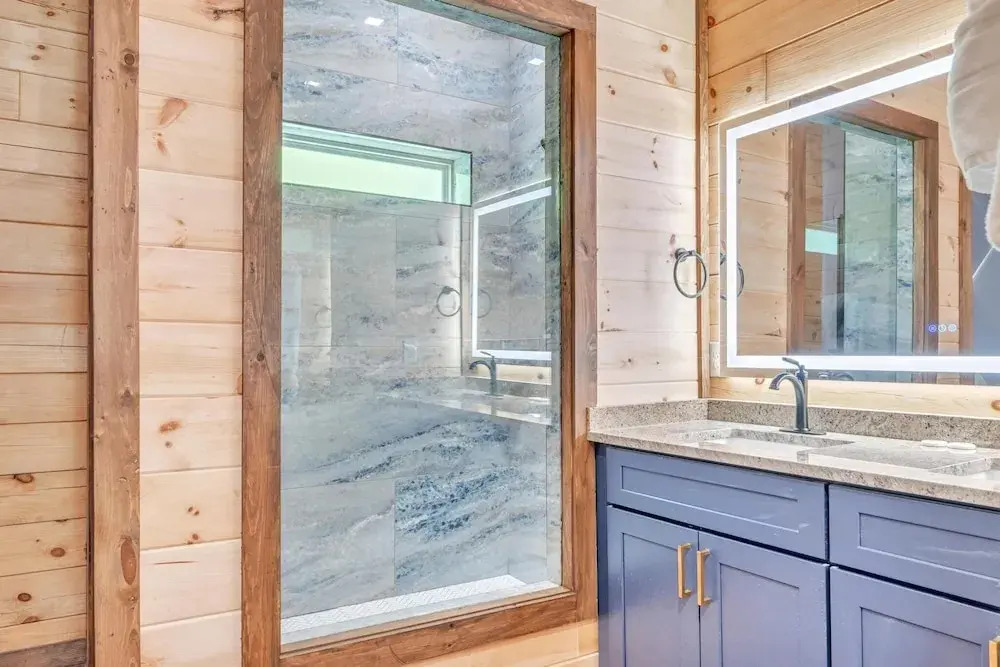 Ern803 - Beary Blue Oasis 2 Bedroom Cabin